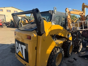 Mini Încărcător frontal CAT 242 B -3 - imagine 4