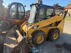 Mini Încărcător frontal CAT 242 B -3 - imagine 5