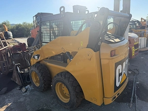 Mini Încărcător frontal CAT 242 B -3 - imagine 3
