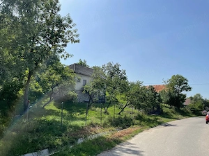 Casă cu teren intravilan generos, o proprietate cu multiple posibilități - imagine 5
