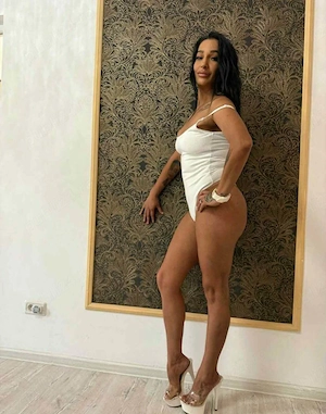 servici totale Eliza bruneta slim