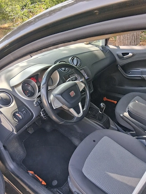 se vinde un seat ibiza din 2011 mot 1200 are trapa navigatie genti aliaj acte la zi  - imagine 5