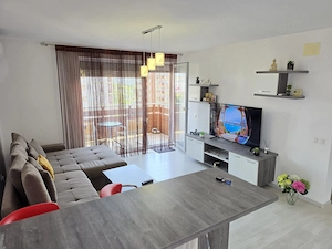 Studio Urban Coresi +loc parcare privat+boxă
