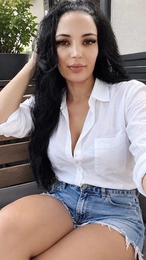 Antonia! Fac deplasări la hotel am și locație 