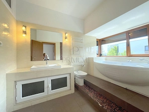 Cas #259; 5 camere, 240 mp, garaj  #537;i gr #259;din #259; proprie – Nordul Timi #537;oarei - imagine 8
