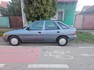 Ford Escort versiunea Ghia  - imagine 4