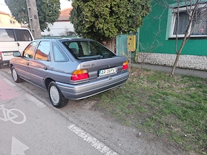 Ford Escort versiunea Ghia  - imagine 3