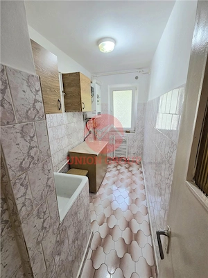 Apartament 3 Camere, Semidecomandat, zona Badea Cartan - imagine 7