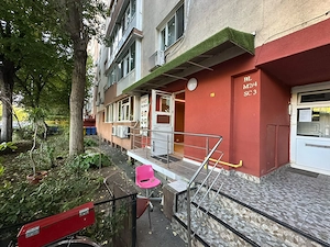 Spatiu comercial stradal, vad pietonal, parcare libera - imagine 2