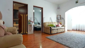 Apartament 2 camere de v #226;nzare – Micro 9, T #226;rgovi #537;te – modernizat, Scoala 8.