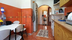 Apartament 2 camere de v #226;nzare – Micro 9, T #226;rgovi #537;te – modernizat, Scoala 8. - imagine 9