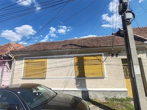 Bocsa Montana, Casa cu pridvor generos, ideala pentru familie extinsa. - imagine 2