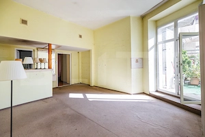 Cladire istorica, 169,4 mp-5 camere, etaj 1,  1593Euro/ mp ,  zona Sinaia - imagine 9