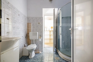 Cladire istorica, 169,4 mp-5 camere, etaj 1,  1593Euro/ mp ,  zona Sinaia - imagine 12