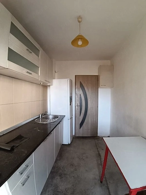 Apartament 3 camere decomandat etaj intermediar Racadau - imagine 2
