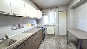 Apartament 3 camere Ultracentral-Pitesti-Bloc Mobilux etaj intermediar - imagine 5