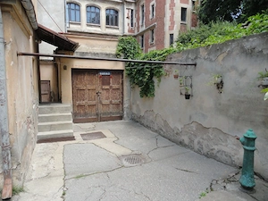 Vand casa si curte in zona centrala premium - imagine 4