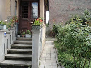 Vand casa si curte in zona centrala premium - imagine 3