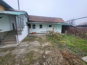 Vand casa cu curte cu gradina, situata central.  - imagine 7