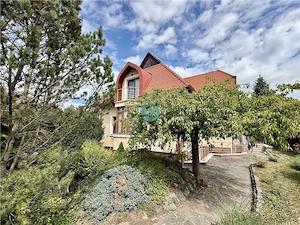 Casa cu 8 camere de vanzare, teren 1263 mp, in Sangeorgiu de Mures