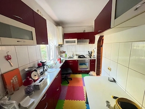 Apartament-2-Camere-Decomandat-La-Casa-Pivnita-Pod-Curte-Comuna - imagine 6