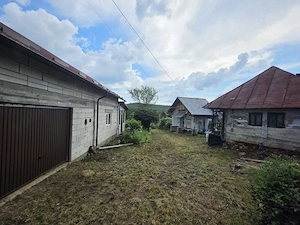 Casă de vânzare în Valea Brazilor, județul Argeș   teren generos de 2.896 mp și 3 construcții - imagine 2