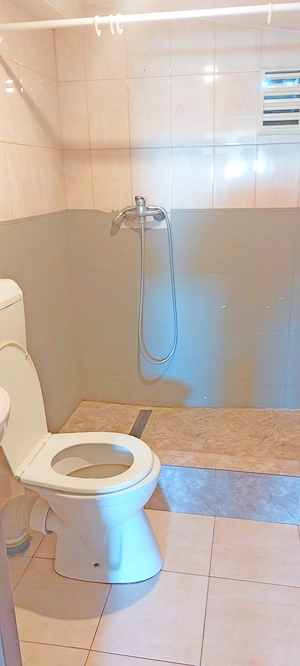Zona centrală! cazare pentru muncitori la 6 minute de catedrală! baie proprie, toate utilitățile inc - imagine 3