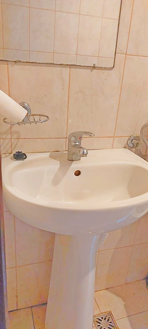 Zona centrală! cazare pentru muncitori la 6 minute de catedrală! baie proprie, toate utilitățile inc - imagine 2