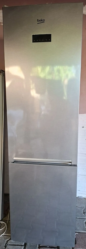  Combina frigorifica BEKO 388 l, 200 cm, clasa A+, inox