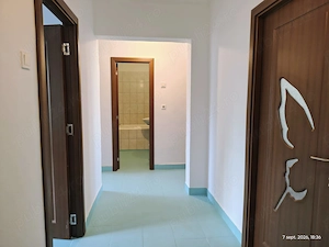 Inchiriez apartament cu 3 camere