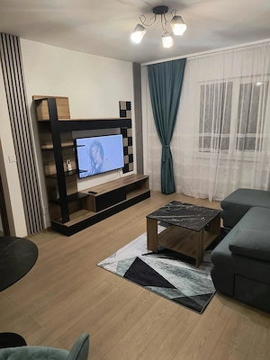 Proprietar, închiriez 2 camere, decomandat, renovat. Prima chirie  - imagine 1