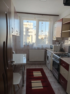Inchiriez apartament cu 2 camere 