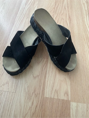 Papuci piele intoarsa