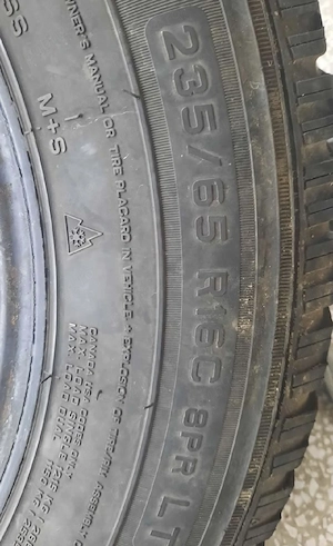Vând 2 anvelope 235 65 R16C stare bună.Preț 250 lei Neg. - imagine 5