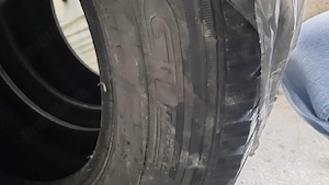 Vând 2 anvelope 235 65 R16C stare bună.Preț 250 lei Neg.
