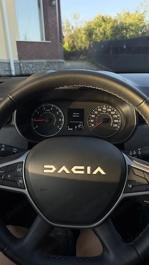 Dacia Duster III 2 km - imagine 10
