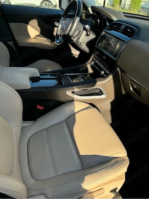 Jaguar F Pace 25T AWD - imagine 2