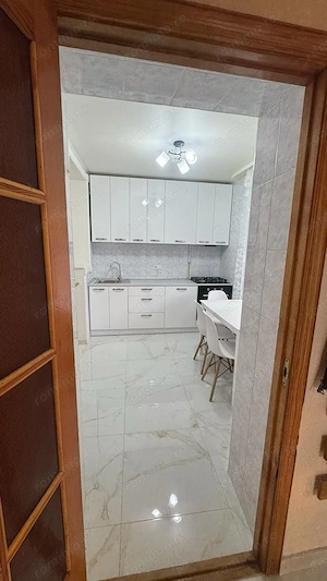 Se inchiriaza un apartament de 2 camere zona Izvor - imagine 4