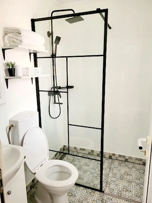 Închiriez casă cu doua camere terasă și parcare  - imagine 4