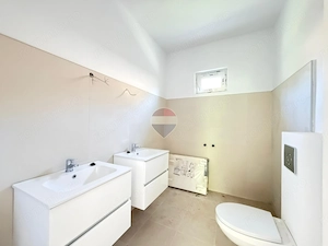 Casă spațioasă, complet renovată la interior, 4 camere, 2 băi - imagine 9