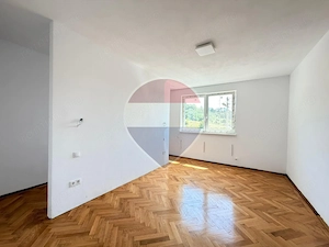 Casă spațioasă, complet renovată la interior, 4 camere, 2 băi - imagine 5