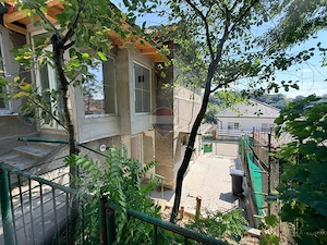Casă spațioasă, complet renovată la interior, 4 camere, 2 băi - imagine 11