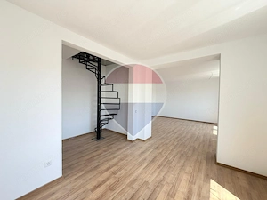 Casă spațioasă, complet renovată la interior, 4 camere, 2 băi - imagine 2