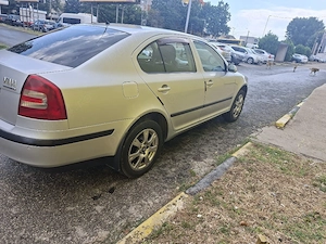 Vând Skoda Octavia 1.6 Benzină  - imagine 4