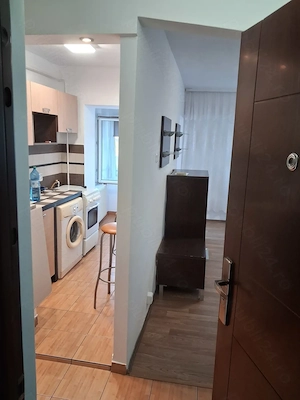 Închiriez apartament cu o cameră, zona Uta 