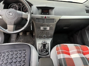 Opel Astra Station Wagon 1.9 Diesel   2006 - imagine 9