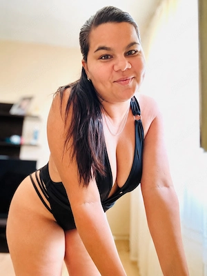 O femeie sexi poze reale 100% confirmări Watsapp lucrez singură fără colegă!! 