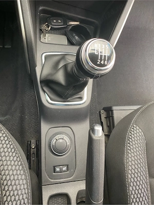 Dacia Duster 1,5 D an 2020 - imagine 3