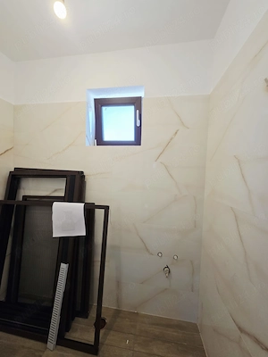 Proprietate renovata in oras toate utilitatile LIBERA st 380 mp - imagine 10