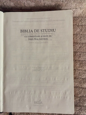 Vând aceste 2 scripturi noi
